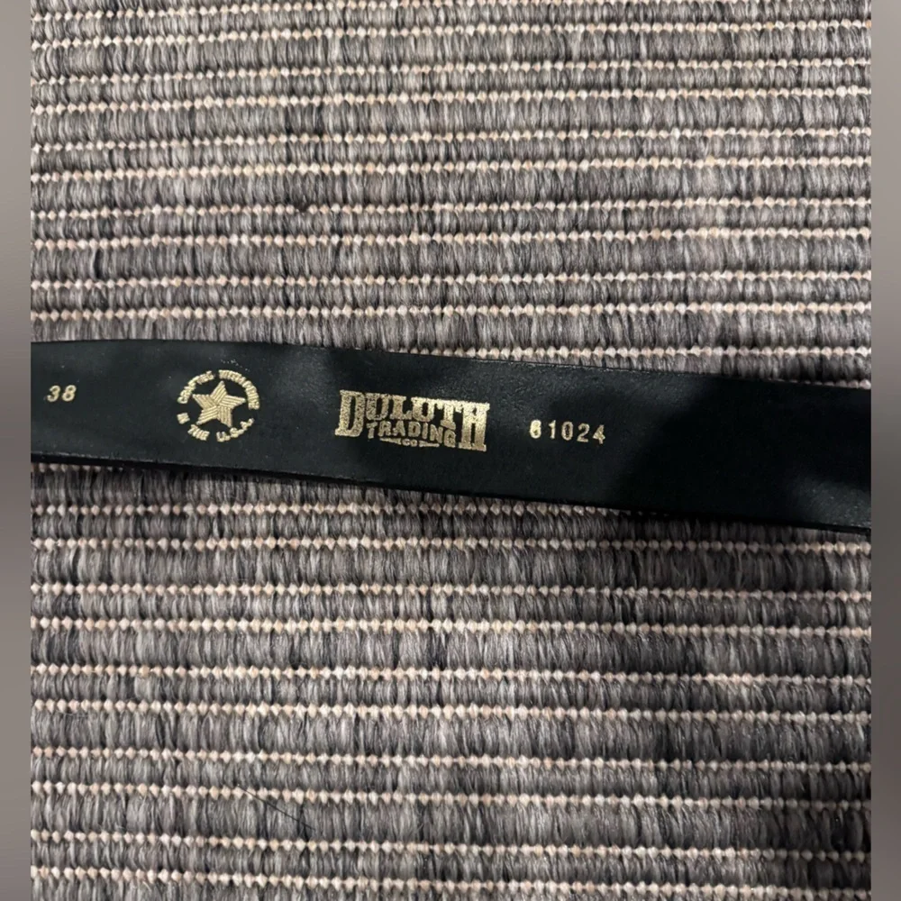 Duluth Trading Co Black Buckle-less Belt